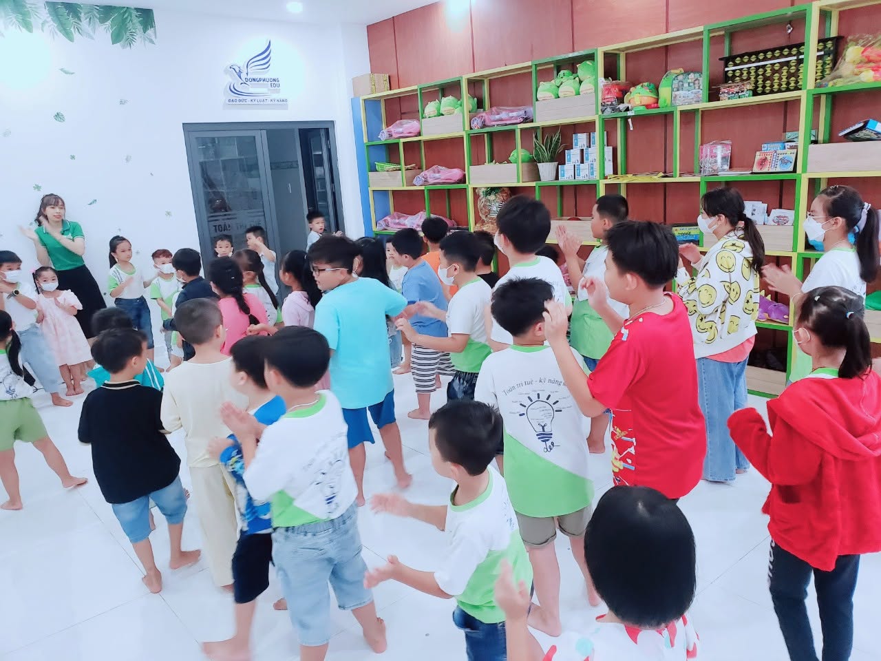 Lớp học tư duy với bàn tính và hoạt động tương tác